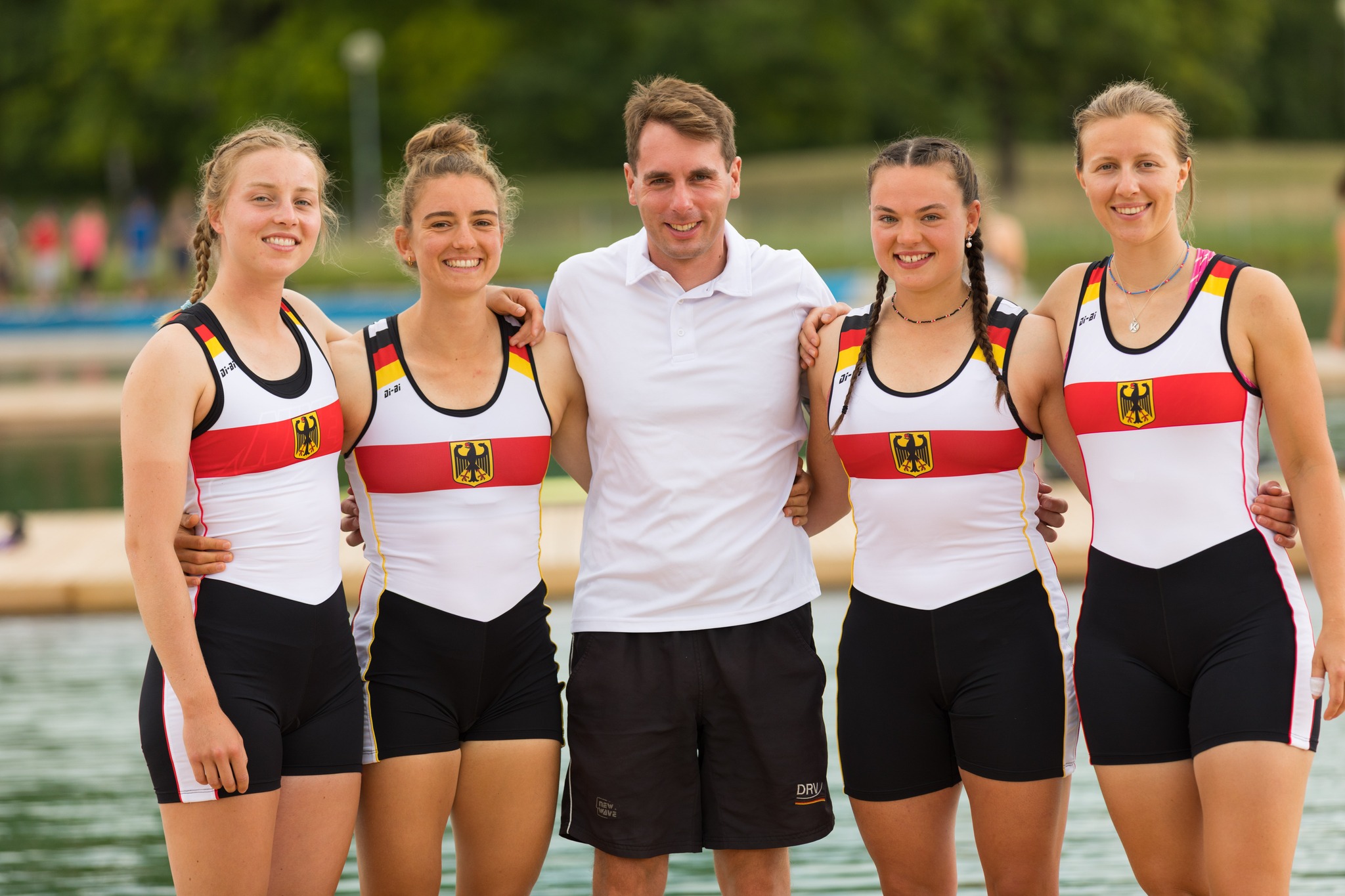 Ehrung von Lisa Holbruck, Katharina Bauer(RVT), Annika Elsen(RVT) und Mira Moch