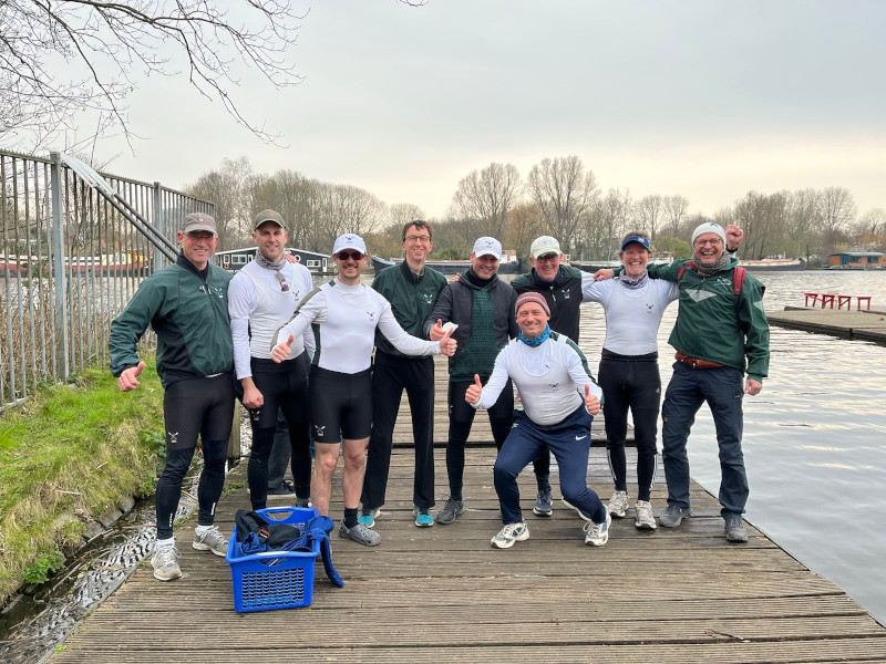 Gruppenfoto des Masters-Achter beim Head of the River Amster 2022